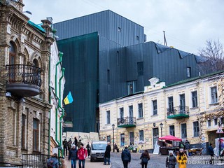 Театр-монстр - не единственное ужасное здание в Киеве