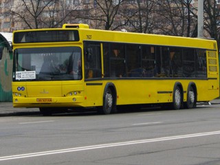 Из автобуса в Киеве выпала женщина