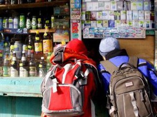 В Киеве запретили продажу спиртного в МАФах