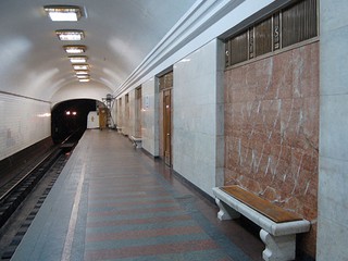 На станции метро Арсенальная умер человек