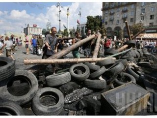 На Майдане Незалежности работает три трактора