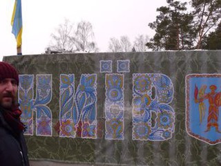 В Киеве появились разрисованные блокпосты