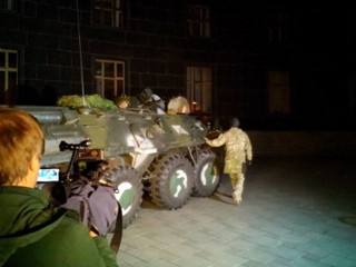 В ночь на четверг в центре Киева передвигались вооруженные люди и военная техника