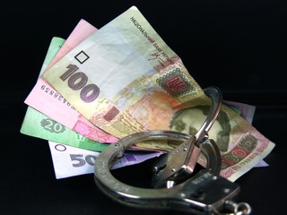 0-летняя врач потребовала от 30-летнего киевлянина взятку в размере 1000 гривен 