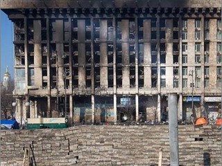 Часть здания, которая наиболее пострадала в пожаре во время противостояний в Киеве, может обвалиться