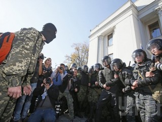 Милиционеры уже задержали 50 участников провокации возле здания Верховной Рады