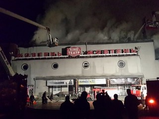 Пожар в кинотеатре Жовтень будут ликвидировать в КГГА