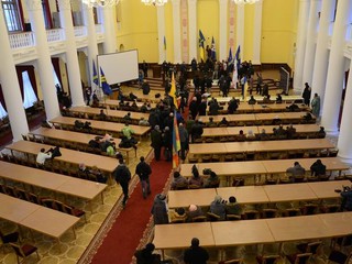 В Киевсовет прошли 5 сыновей депутатов и чиновников, 4 жены депутатов и таможенника, а также 8 родственников чиновников
