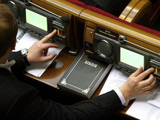 В Киевсовете начался скандал из-за кнопкодавства