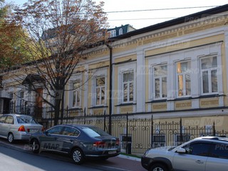 Старинный дом в центре Киева ушел в Семью...