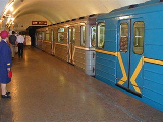 В киевском метро упал на рельсы мужчина