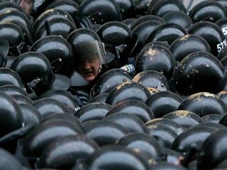 Индивидуальные номера милиционеров будут размещены на противоударных шлемах