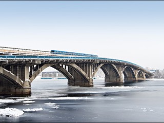 Мост Метро в Киеве перекрыт