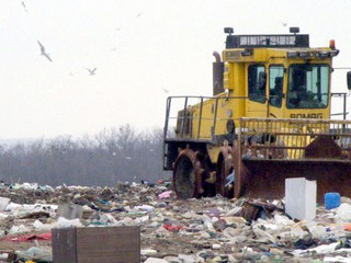 Под Киевом находится громадная мусорная свалка