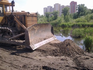 В Киеве уничтожают озеро ради строительства