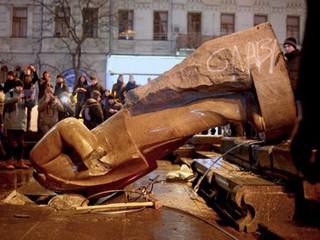 Гарик Корогодский готов установить новый памятник на месте снесенного прошлой зимой Ленина