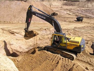 Под Киевом незаконно добывают песок