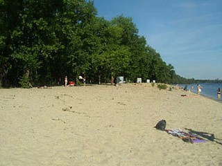 В Киеве категорически запрещено купаться на пляже «Водоворот» и в зонах отдыха «Десенка» и «Троещина»