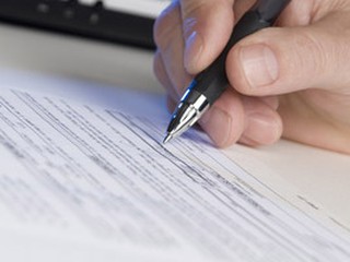 Юрист подделал подписи пенсионера, сфальсифицировав документы для регистрации в БТИ