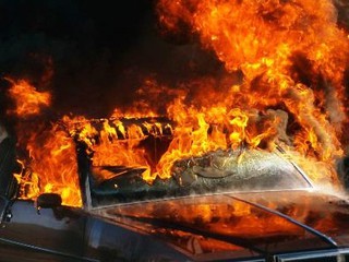 За последние сутки столичные спасатели трижды выезжали на тушение пожаров в личных автомобилях