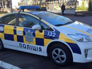 В Киеве полицейская машина врезалась в иномарку
