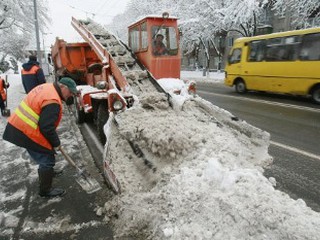 КГГА намерена закупить 32 единицы снегоуборочной техники
