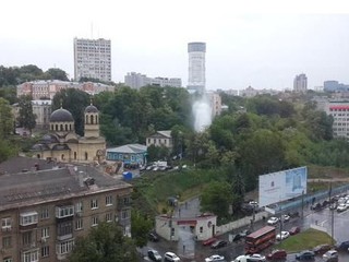 Гигантский гейзер в центре Киева