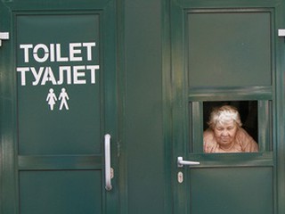 Киевские власти планируют сделать вход в туалеты в парках бесплатным