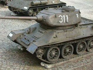 Война давно прошла, но Т-34 до сих пор уничтожают немецкую технику
