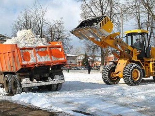 «Киевавтодор» вывезли с дорог и улиц столицы три тысячи тонн снега