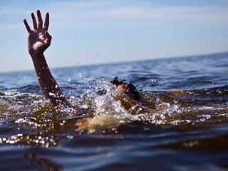 На этих выходных в Киеве на заливе Верблюжий утонул молодой мужчина