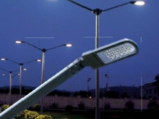 Первые 25 новых фонарей, в рамках эксперимента, появятся на улице Трехсвятительской уже в следующем месяце