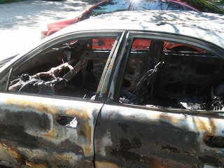 Ночью в Киеве спалили машину борцу с застройками