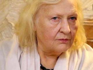 Зовут бабушку Медведенко Тамара Даниловна, ей 77 лет