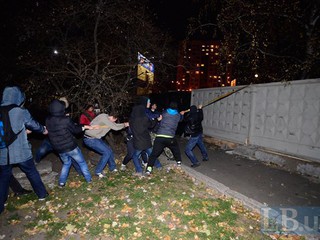 На очередной стройке Киева - стрельба и драка