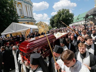Владимир похоронен на братском кладбище Киево-Печерской лавры