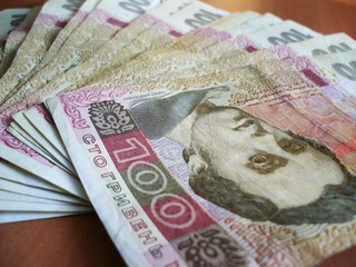 Средняя зарплата в Киеве упала