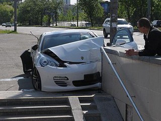 У парка Нивки мажоры разбили Porsche Panamera