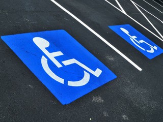 Инвалиды смогут парковаться у КГГА