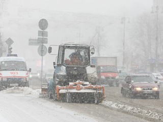 В Киеве убирают снег 