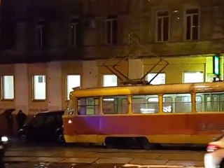 Автохам заблокировал трамваи 