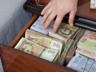 В Киеве аферисты украли у пенсионерки 6640 долларов и 13 000 гривен