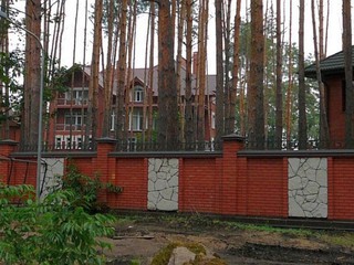 12 гектаров земли в Конча-Заспе остались во владениях Николая Азарова и прочих слуг народа