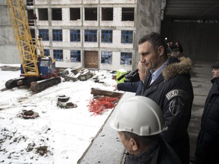 Кличко проверил, как идет реконструкция школы № 42 в Днепровском районе
