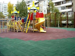 В Киеве построят новые детские площадки
