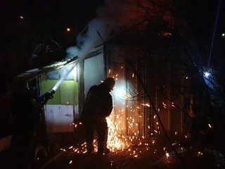 В Днепровском районе загорелся частный дом