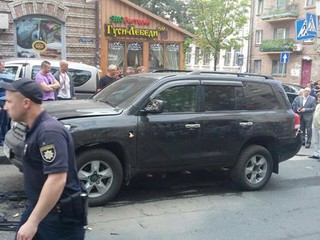 Момент взрыва Toyota Land Cruiser в центре Киева