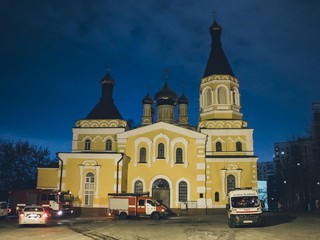На территории Покровского храма сгорело здание