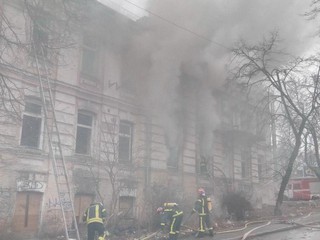 Возле кинотеатра "Киевская Русь" горело старинное здание