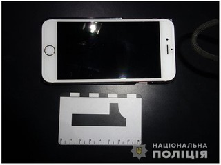 В Киеве мужчина украл у женщины телефон
